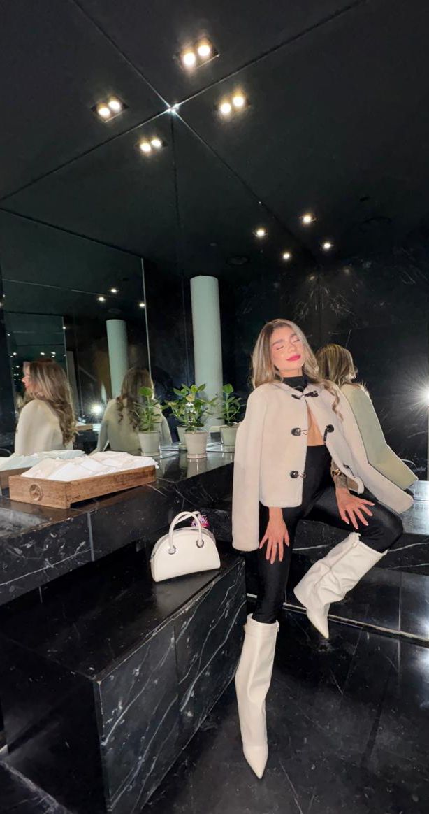 Escort - SAMMY - Ibiza Tops